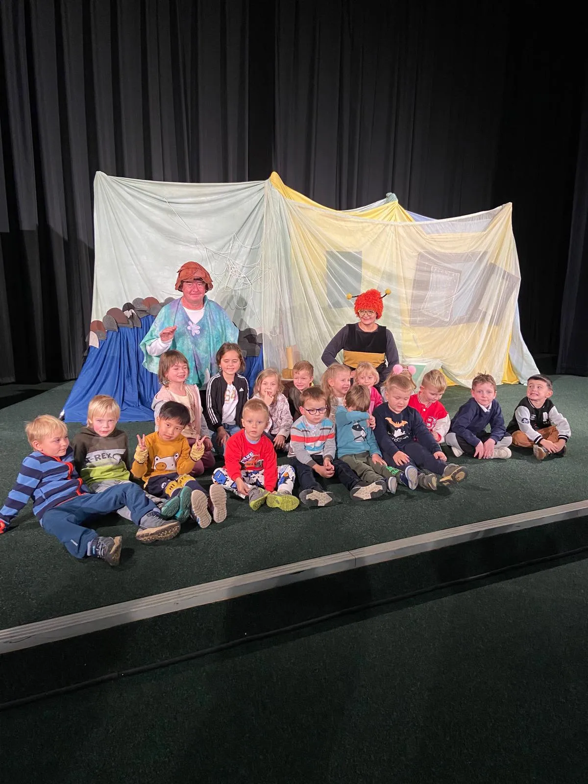 Přečtete si více ze článku Kino Štětí – Divadlo dětí ,,Jak Lesíčkovi uletěly včelky do Bavorského lesa“ – 17.10.2024