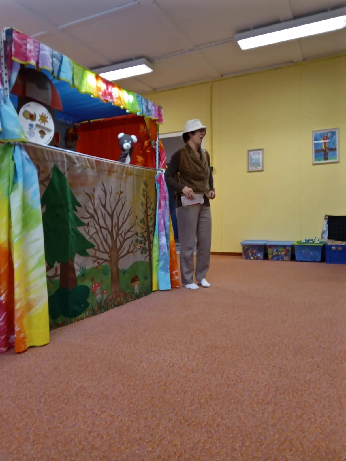 Přečtete si více ze článku Divadlo Koloběžka – Co malí medvědi o podzimu nevědí – 24.10.2023