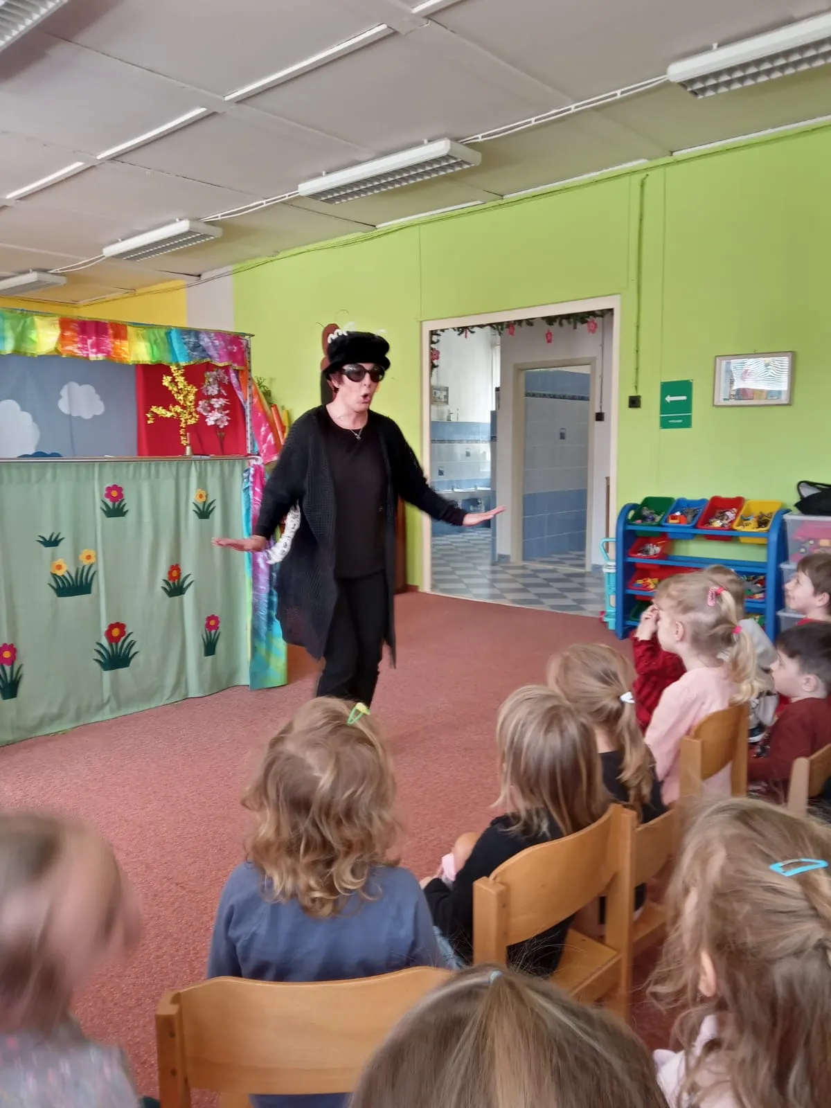 Přečtete si více ze článku Divadlo Koloběžka – Na návštěvě v Broučkově – 19.4.2023